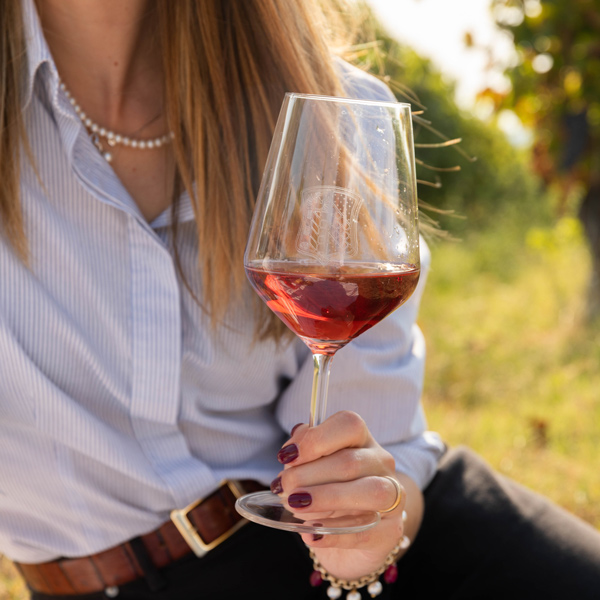 Marchese Adorno foto bicchiere vino rosso